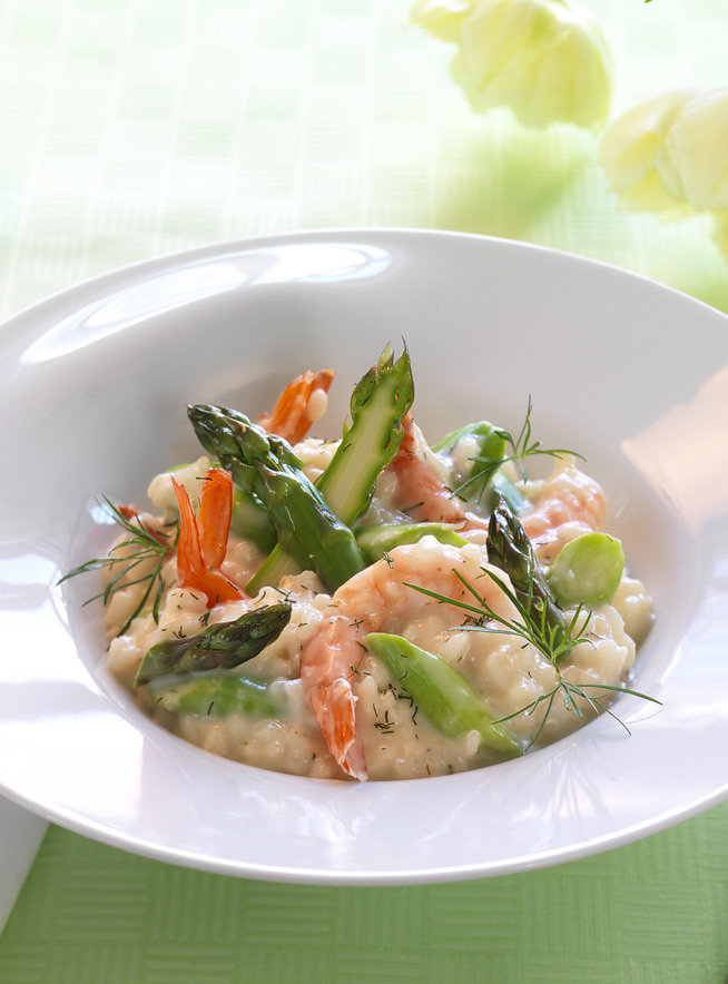 Risotto allo zafferano con asparagi e scampi